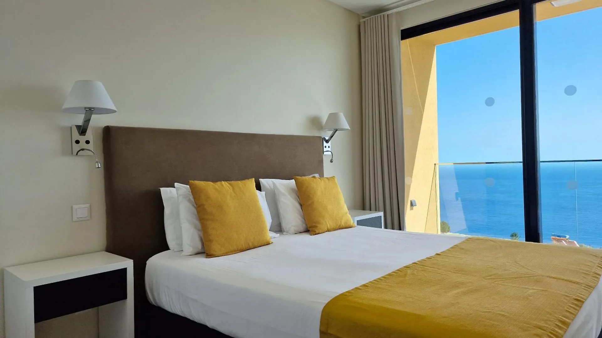 Eden Sun - A Modern Luxury Villa With A Panoramic View Prazeres